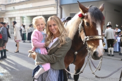 Aufstellung zum Einzug der Wiesnwirte am Oktoberfest in München 2018