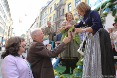 Aufstellung zum Einzug der Wiesnwirte am Oktoberfest in München 2018