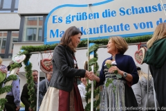 Dr. Marion Kiechle und Gitti Walbrun (re.), Aufstellung zum Einzug der Wiesnwirte am Oktoberfest in München 2018