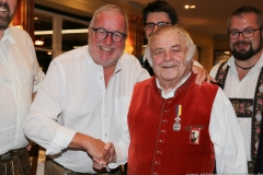 Hans-Peter Stadler und Richard Süßmeier (re.), Wiesnbierprobe und Verleihung Bierorden der Damischen Ritter in der Hirschau in München 2018