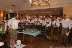 Damische Ritter, Wiesnbierprobe und Bierorden der Damischen Ritterr an Helmut Schleich in der Hirschau in München 2019