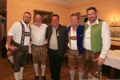 Michael Blaudszun,  Hans-Peter Stadler, Helmut Schleich, Karl Auberger, André Hartmann (von li. nach re.), Wiesnbierprobe und Bierorden der Damischen Ritterr an Helmut Schleich in der Hirschau in München 2019