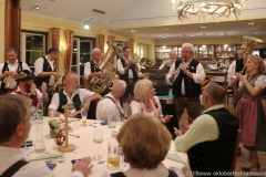 Tanngrindler Musikanten, Wiesnbierprobe und Bierorden der Damischen Ritterr an Helmut Schleich in der Hirschau in München 2019