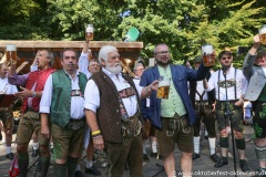 Bierorden der Damischen Ritter an Roland Hefter in der Hirschau in München  2021