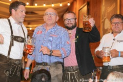 Michael Blaudszun (2. von re.), die Damischen Ritter im Löwenbräuzelt am Oktoberfest in München 2022