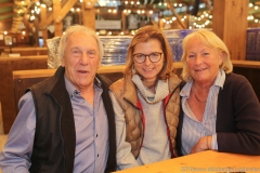 Gerdi Reichert (Mitte), Einweihungsfeier zur Schönheitskönigin mit Handwerkern , Zeltbauer und Mitarbeitern auf der Oidn Wiesn in München 2019