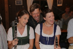 Einweihungsfeier zur Schönheitskönigin mit Handwerkern , Zeltbauer und Mitarbeitern auf der Oidn Wiesn in München 2019