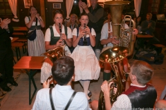 Kapelle Kaiserschmarrn, Einweihungsfeier zur Schönheitskönigin mit Handwerkern , Zeltbauer und Mitarbeitern auf der Oidn Wiesn in München 2019