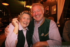 Mia Haas und Rolf Dummert, Einweihungsfeier zur Schönheitskönigin mit Handwerkern , Zeltbauer und Mitarbeitern auf der Oidn Wiesn in München 2019