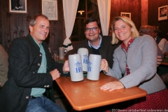 Einweihungsfeier zur Schönheitskönigin mit Handwerkern , Zeltbauer und Mitarbeitern auf der Oidn Wiesn in München 2019