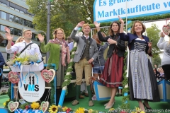 Yvonne Heckl (2. von li.), Dr.  Marion Kiechle (2. von re.), Gitti Walbrun (re.), Einzug der Wiesnwirte am Oktoberfest in München 2018