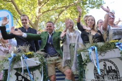 Christian Schöttl (Mitte), Einzug der Wiesnwirte auf das Oktoberfest auf der Theresienwiese in München 2019