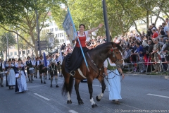 Einzug der Wiesnwirte auf das Oktoberfest auf der Theresienwiese in München 2019