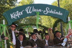 Einzug der Wiesnwirte auf das Oktoberfest auf der Theresienwiese in München 2019