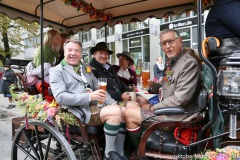 Patrick Lindner (li.), Einzug der Wiesnwirte auf das Oktoberfest in München 2022