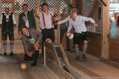 Historische Kegelbahn im Museumszelt auf der Oidn Wiesn in München 2019