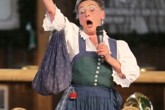 Lore März, Talentwettbewerb Jetzt sing i für die BR Brettlspitzen im Volkssängerzelt zur Schönheitskönigin auf der Oidn Wiesn in München  am 25,9, 2019