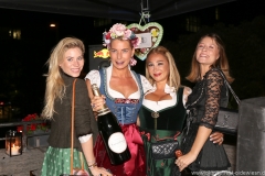 Giulia Siegel (2. von li.), Laurent-Perrier Aprés-Wiesn im Löwenbräukeller in München 2018