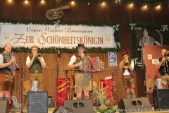 Gaudinockerl, Nachwuchswettbewerb "Jetzt sing i " in der Schönheitskönigin auf der Oidn Wiesn am Oktoberfest in München 2018