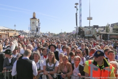 Platzkonzert der Wiesnkapellen bei Kaiserwetter unter der Bavaria auf der Theresienwiese in München 2019