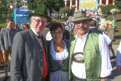 Toni Winklhofer, Christine Winklhofer, Otto Seidl (von li. nach re.), Platzkonzert der Wiesnkapellen bei Kaiserwetter unter der Bavaria auf der Theresienwiese in München 2019