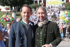 Otto Lindinger und Werner Hochreiter (re.), Platzkonzert der Wiesnkapellen bei Kaiserwetter unter der Bavaria auf der Theresienwiese in München 2019