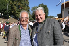 Richard Quaas und Christian Schottenhamel (re.), Platzkonzert der Wiesnkapellen bei Kaiserwetter unter der Bavaria auf der Theresienwiese in München 2019