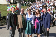 Familie Reinbold, Platzkonzert der Wiesnkapellen bei Kaiserwetter unter der Bavaria auf der Theresienwiese in München 2019
