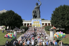 Platzkonzert der Wiesnkapellen bei Kaiserwetter unter der Bavaria auf der Theresienwiese in München 2019