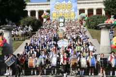 Platzkonzert der Wiesnkapellen bei Kaiserwetter unter der Bavaria auf der Theresienwiese in München 2019