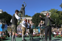 Winfried Frey und die Hinterberger Musikanten, Platzkonzert der Wiesnkapellen bei Kaiserwetter unter der Bavaria auf der Theresienwiese in München 2019