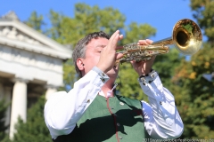 Platzkonzert der Wiesnkapellen bei Kaiserwetter unter der Bavaria auf der Theresienwiese in München 2019