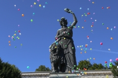 Platzkonzert der Wiesnkapellen bei Kaiserwetter unter der Bavaria auf der Theresienwiese in München 2019