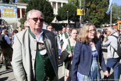 Platzkonzert der Wiesnkapellen bei Kaiserwetter unter der Bavaria auf der Theresienwiese in München 2019