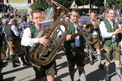 Platzkonzert der Wiesnkapellen bei Kaiserwetter unter der Bavaria auf der Theresienwiese in München 2019