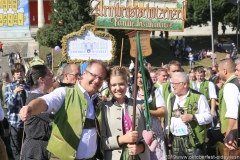 Platzkonzert der Wiesnkapellen bei Kaiserwetter unter der Bavaria auf der Theresienwiese in München 2019