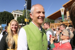 Dr. Michael Möller, Platzkonzert der Wiesnkapellen bei Kaiserwetter unter der Bavaria auf der Theresienwiese in München 2019