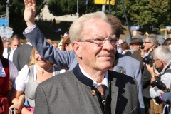 Manfred Vollmer, Platzkonzert der Wiesnkapellen bei Kaiserwetter unter der Bavaria auf der Theresienwiese in München 2019