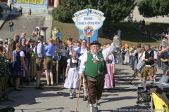 Platzkonzert der Wiesnkapellen bei Kaiserwetter unter der Bavaria auf der Theresienwiese in München 2019