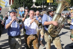 Platzkonzert der Wiesnkapellen bei Kaiserwetter unter der Bavaria auf der Theresienwiese in München 2019