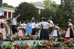 Trachtengau Chiemgau, Platzkonzert der Wiesnwirte unter der Bavaria auf der Theresienwiese in München 2022