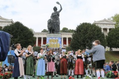 Platzkonzert der Wiesnwirte unter der Bavaria auf der Theresienwiese in München 2022