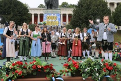Platzkonzert der Wiesnwirte unter der Bavaria auf der Theresienwiese in München 2022