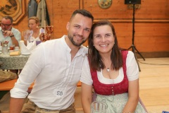 Lukas und Stephanie Spendler, Präsentation Wiesnkrug im Armbrust Schützenzelt auf der Theresienwiese in München 2023