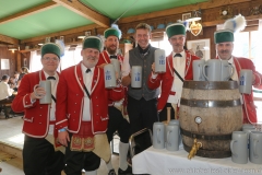 Stammtisch der Schäffler in der Schönheitskönigin auf der Oidn Wiesn am Oktoberfest in München 2018