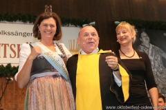 Ilse Aigner, Jürgen Kirner, Bianca Bachmann (von li. nach re.), 1. Tag in der Schönheitskönigin auf der Oidn Wiesn am Oktoberfest in München 2018