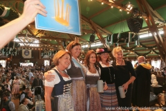 Gitti Walbrun, Ilse Aigner, Angela Ascher, Luise Kinseher, Luise Bachmann (von li. nach re.), 1. Tag in der Schönheitskönigin auf der Oidn Wiesn am Oktoberfest in München 2018