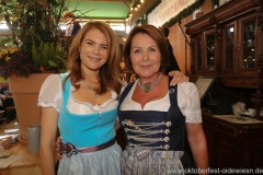 Silke Popp und Gitti Walbrun (re.), 1. Tag in der Schönheitskönigin auf der Oidn Wiesn am Oktoberfest in München 2018