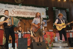 Bernhard Gruber, Roland Hefter, Berni Filser (von li. nach re.), 1. Tag in der Schönheitskönigin auf der Oidn Wiesn am Oktoberfest in München 2018