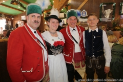 1. Tag in der Schönheitskönigin auf der Oidn Wiesn am Oktoberfest in München 2018